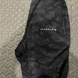 Alphalete jogger black camo